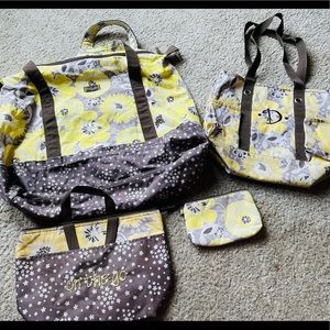 Thirty one yellow grey floral lot